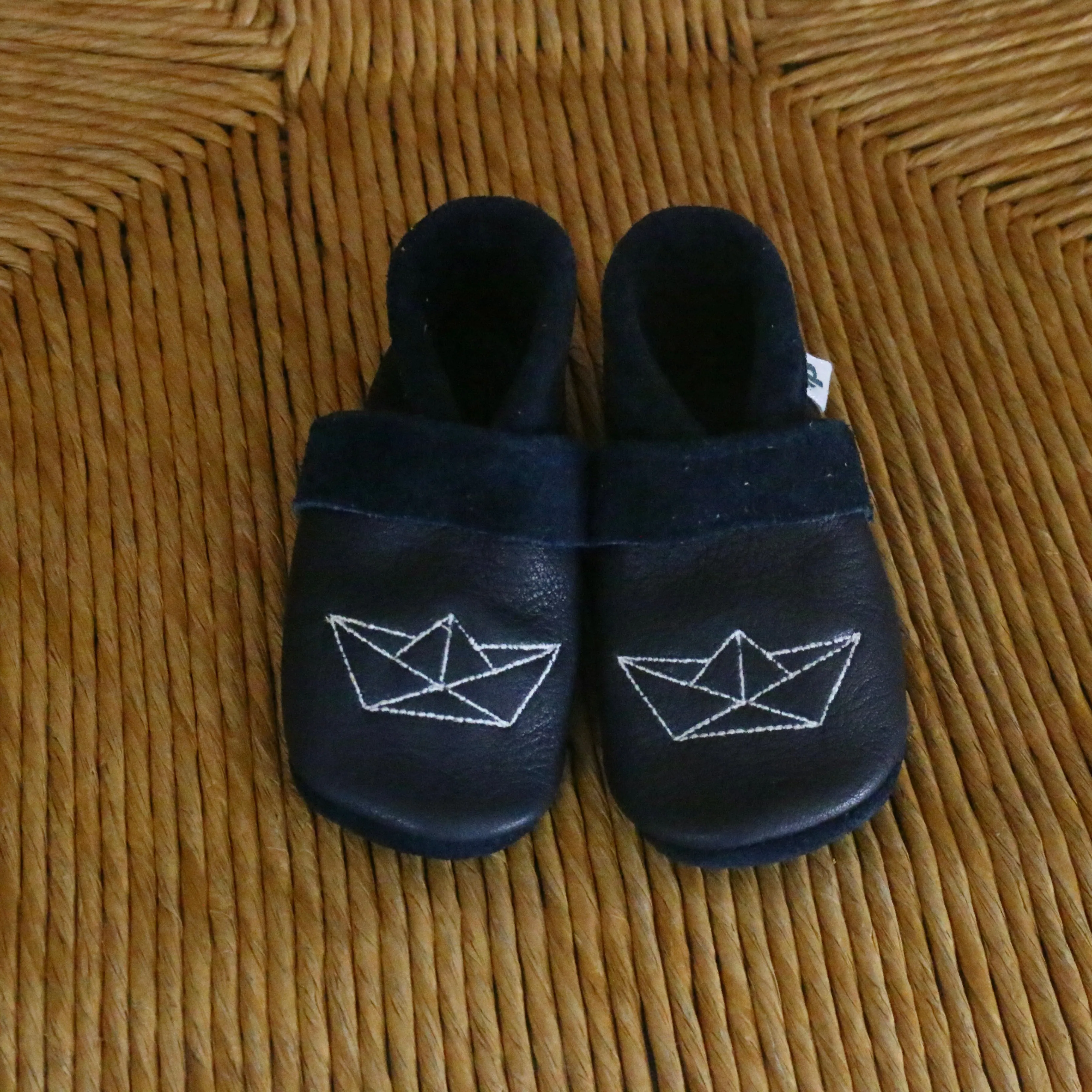 Leather Slippers Paper Boat Embroidery - Navy - 17-25